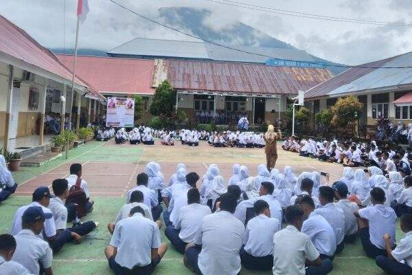 MPLS di SMA Negeri 10 Kota Ternate Resmi Dibuka